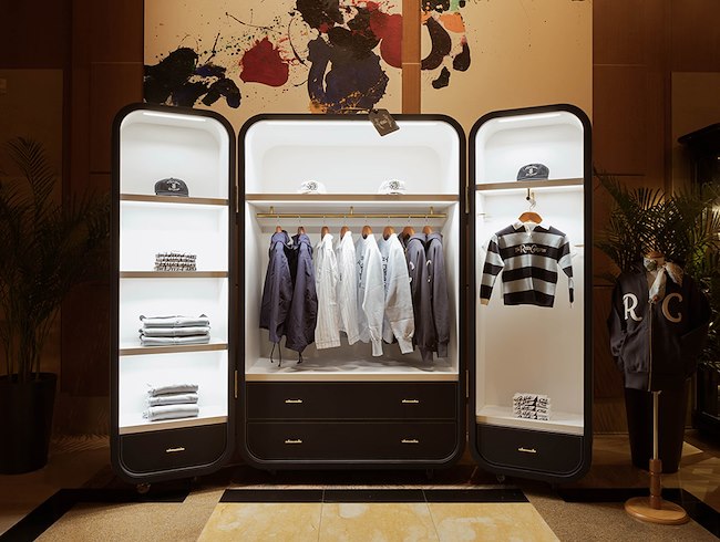 "Late Checkout" Pop-up Store